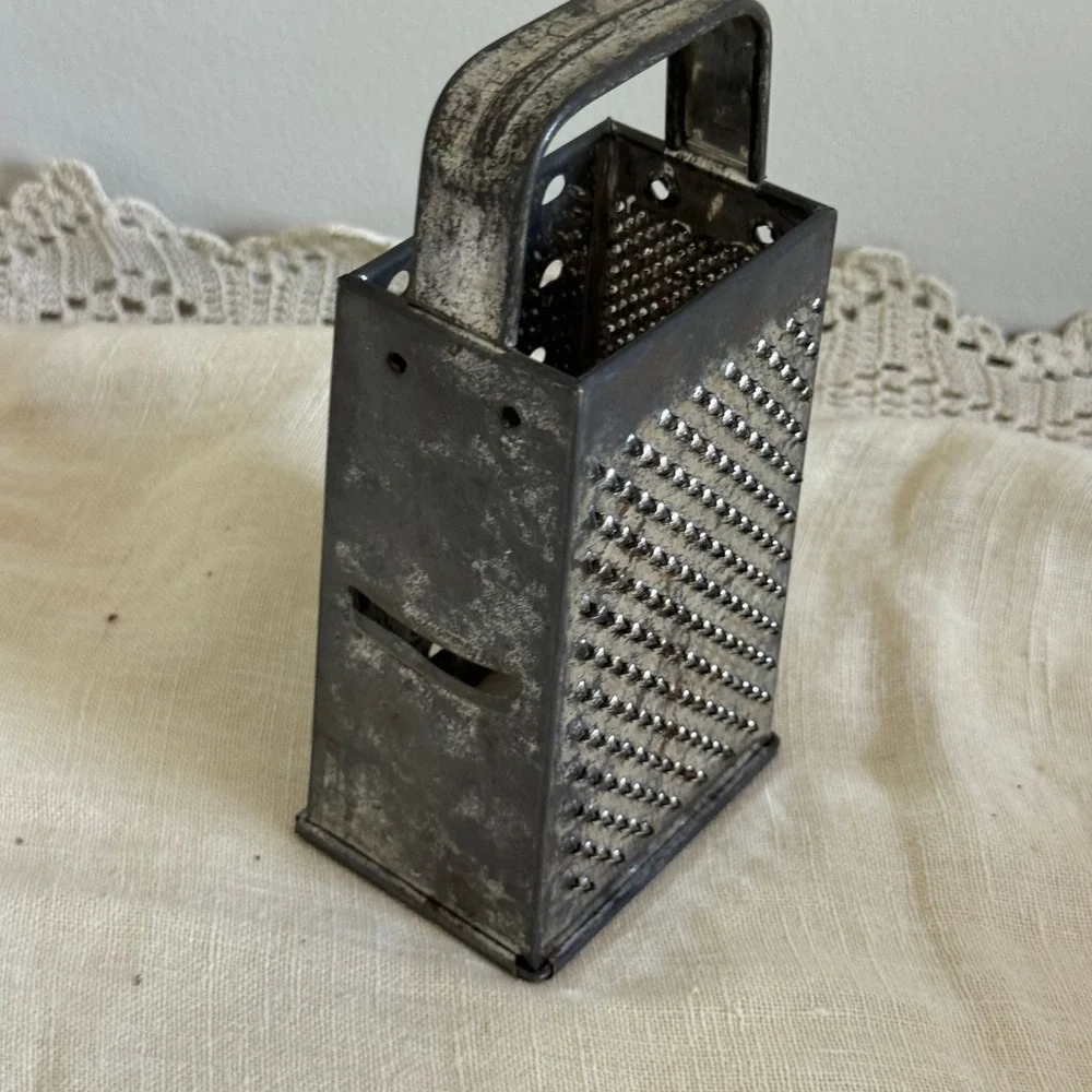 Vintage Primitive Tin Box Grater Antique Style Farmhouse Kitchen Decor Handle